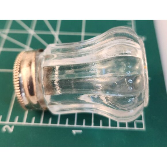 Vintage Miniature Acrylic Salt & Pepper Shakers With Screw-On Metal Lids Set Of - Picture 7 of 8